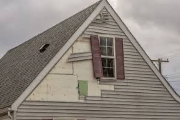 What to Do When Your Modern Home Siding Shows Early Signs of Damage